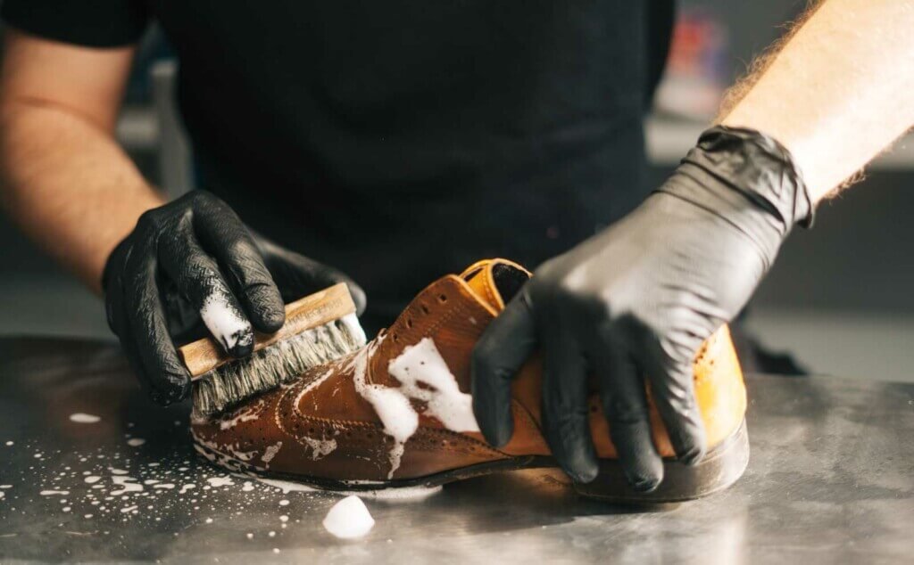 shoe dry cleaning noida